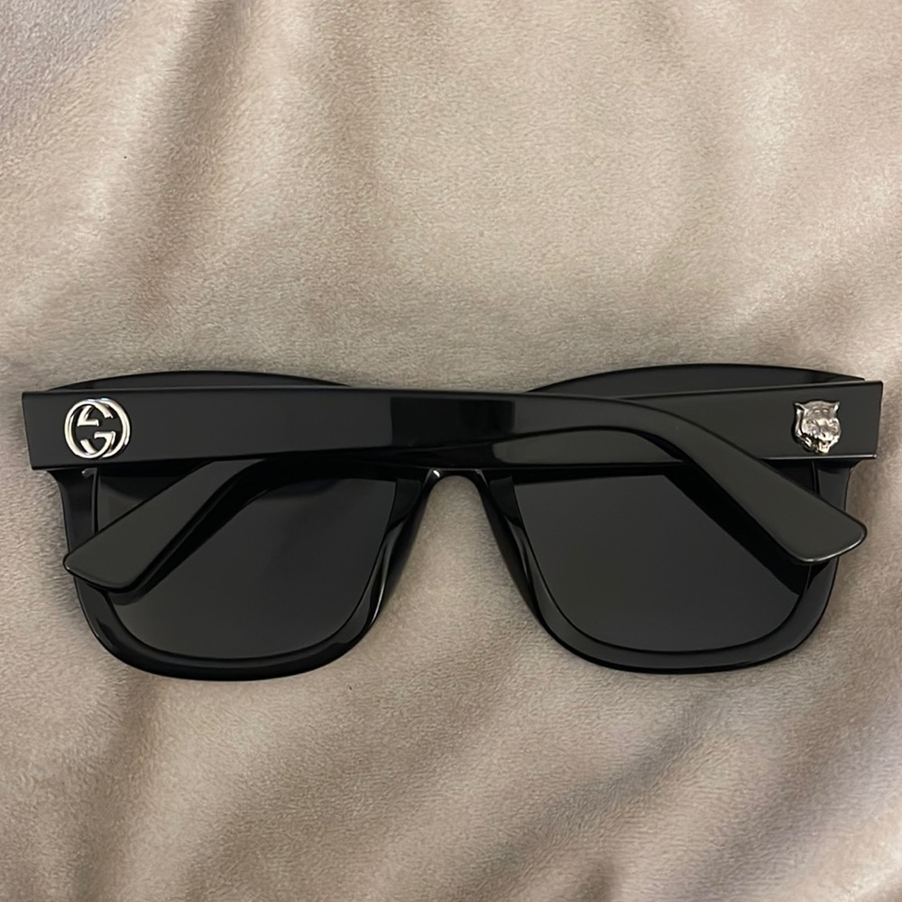 **SOLD ELSEWHERE** Gucci - Black Sunglasses (Comes with Case)
